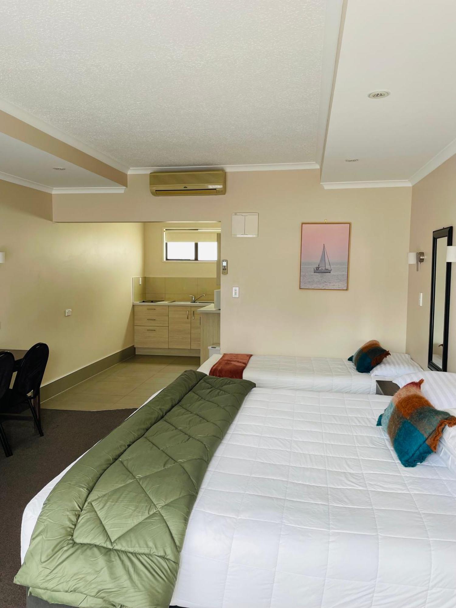 Kauri Court Motel Palmerston North Exteriör bild