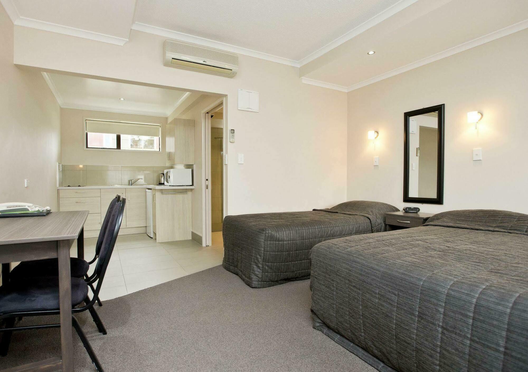 Kauri Court Motel Palmerston North Exteriör bild
